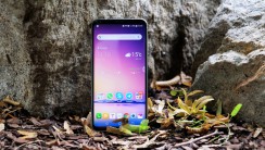 LG V30, il teardown di JerryRigEverything esalta le qualità del comparto fotografico